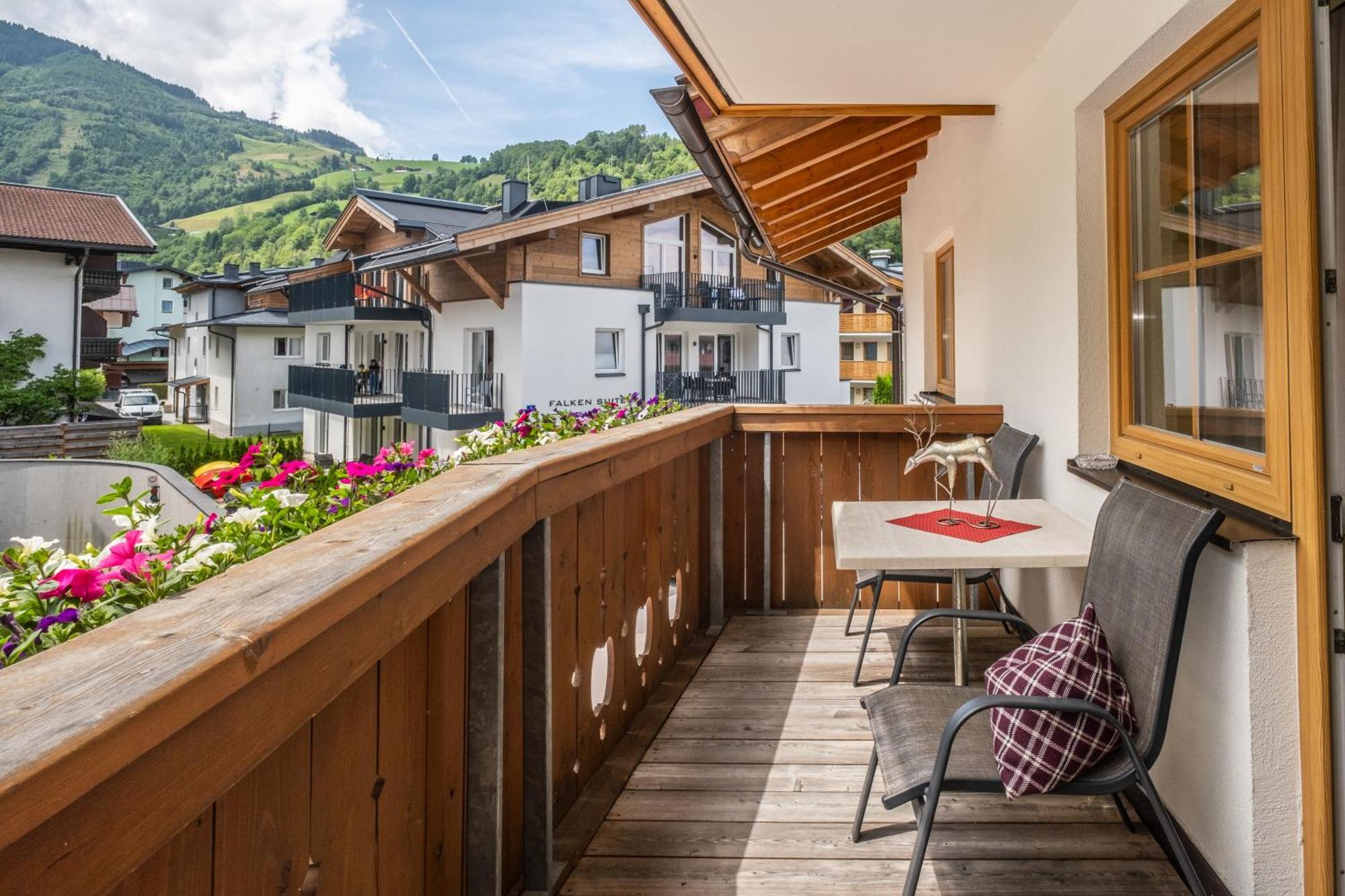 Dorfkrug Kaprun - Luxury Suites & Appartements Luaran gambar