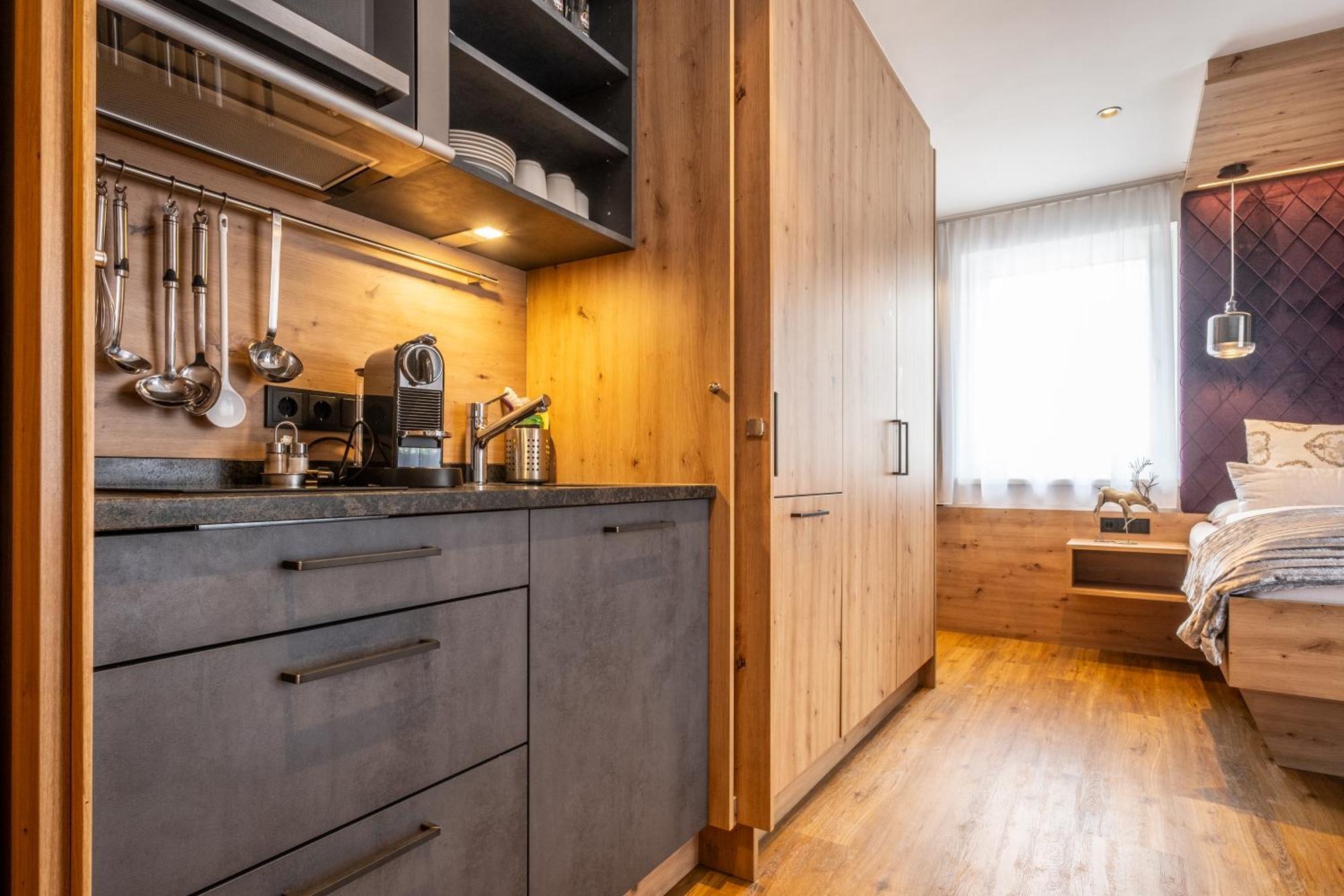 Dorfkrug Kaprun - Luxury Suites & Appartements Luaran gambar