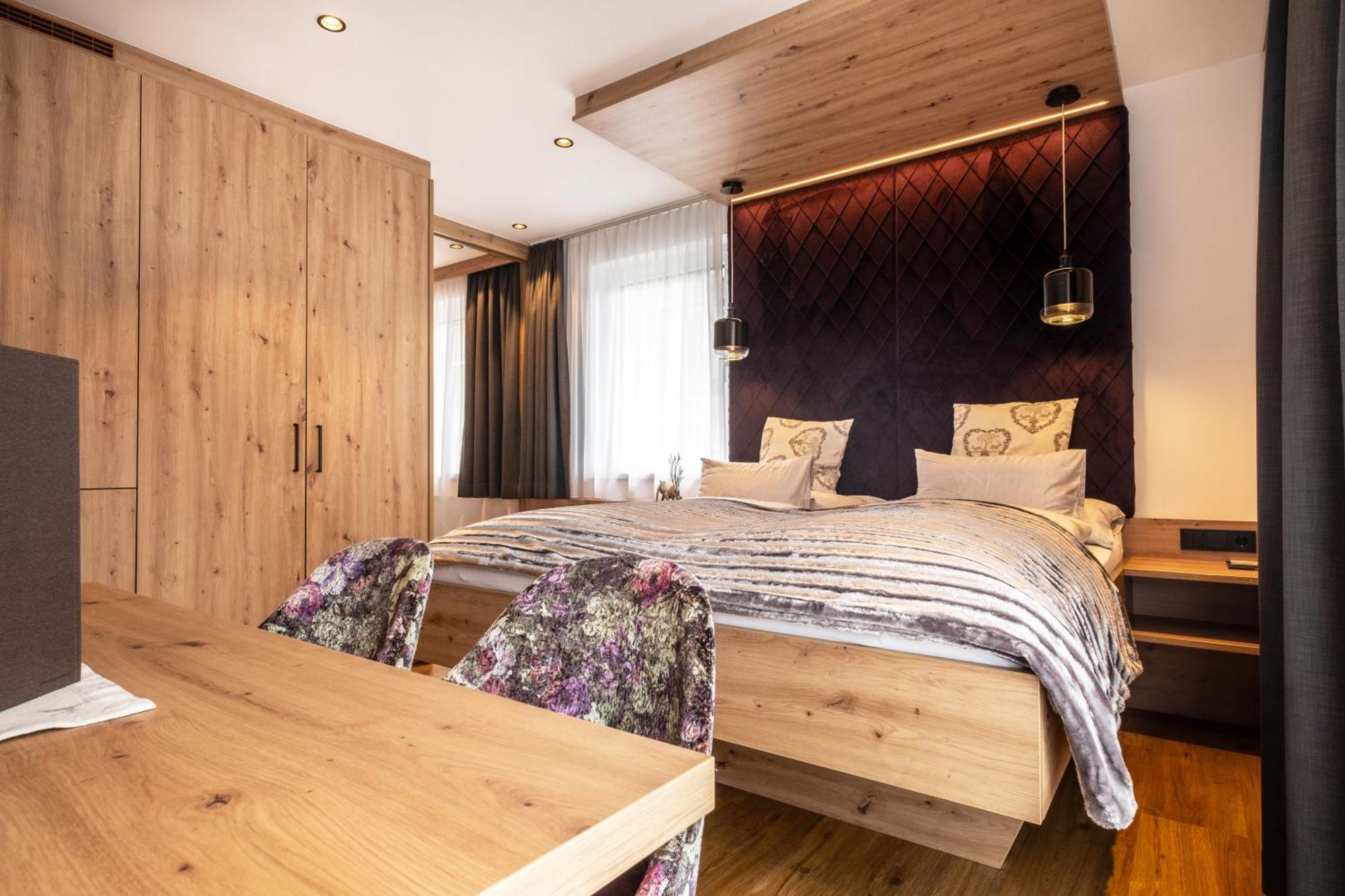 Dorfkrug Kaprun - Luxury Suites & Appartements Luaran gambar