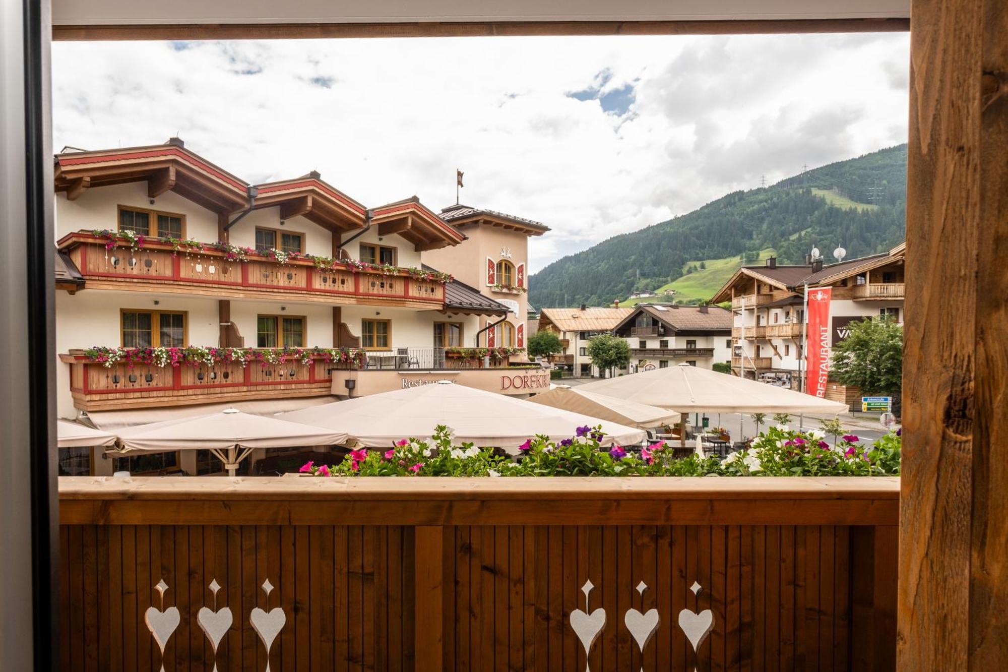 Dorfkrug Kaprun - Luxury Suites & Appartements Luaran gambar
