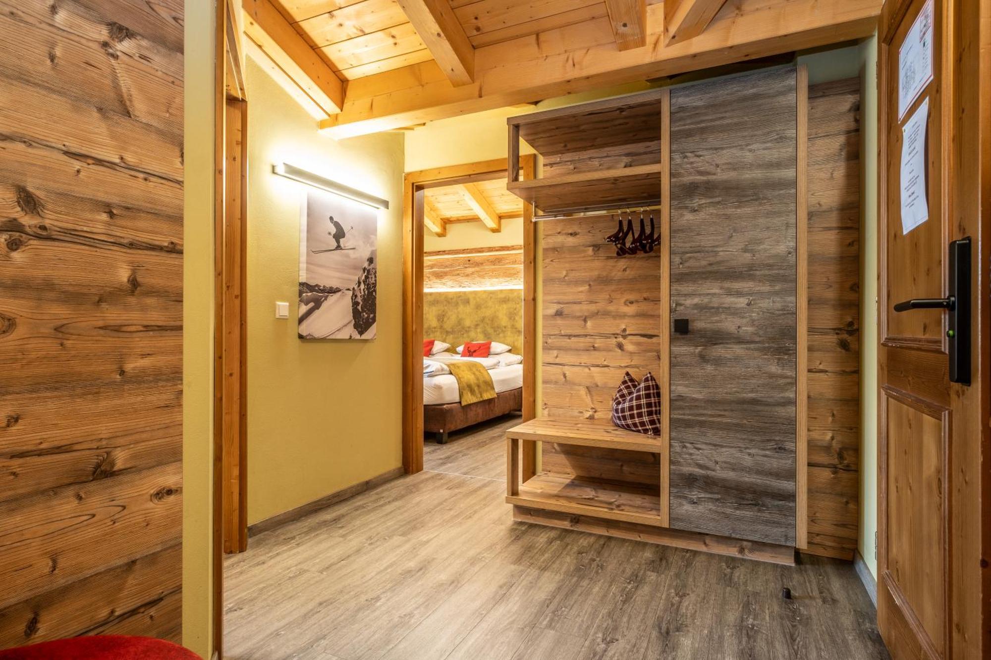 Dorfkrug Kaprun - Luxury Suites & Appartements Luaran gambar