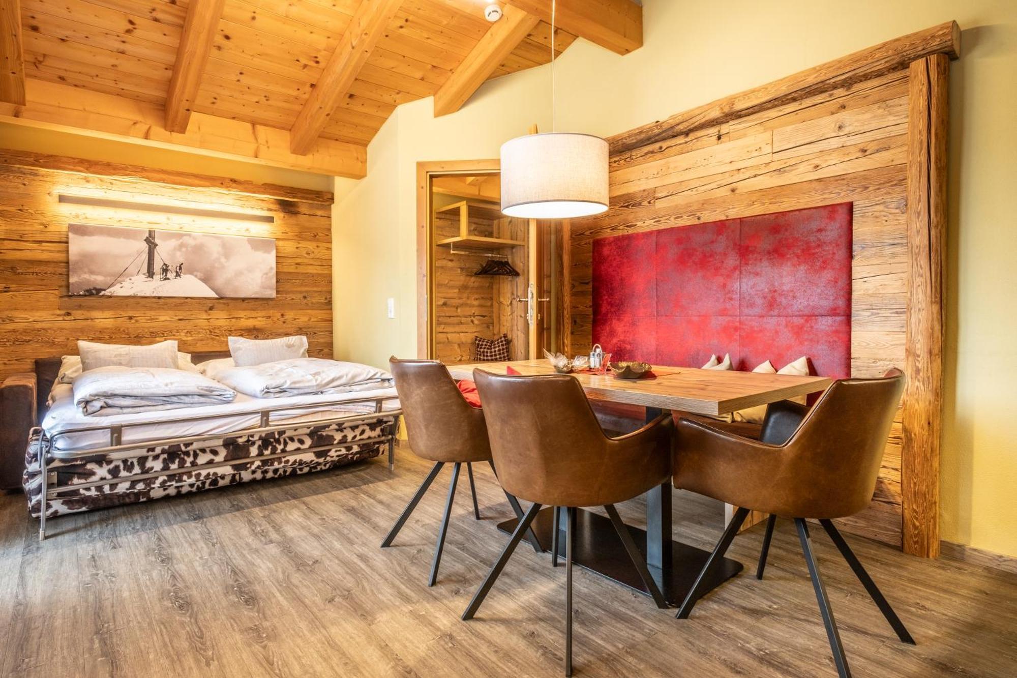 Dorfkrug Kaprun - Luxury Suites & Appartements Luaran gambar