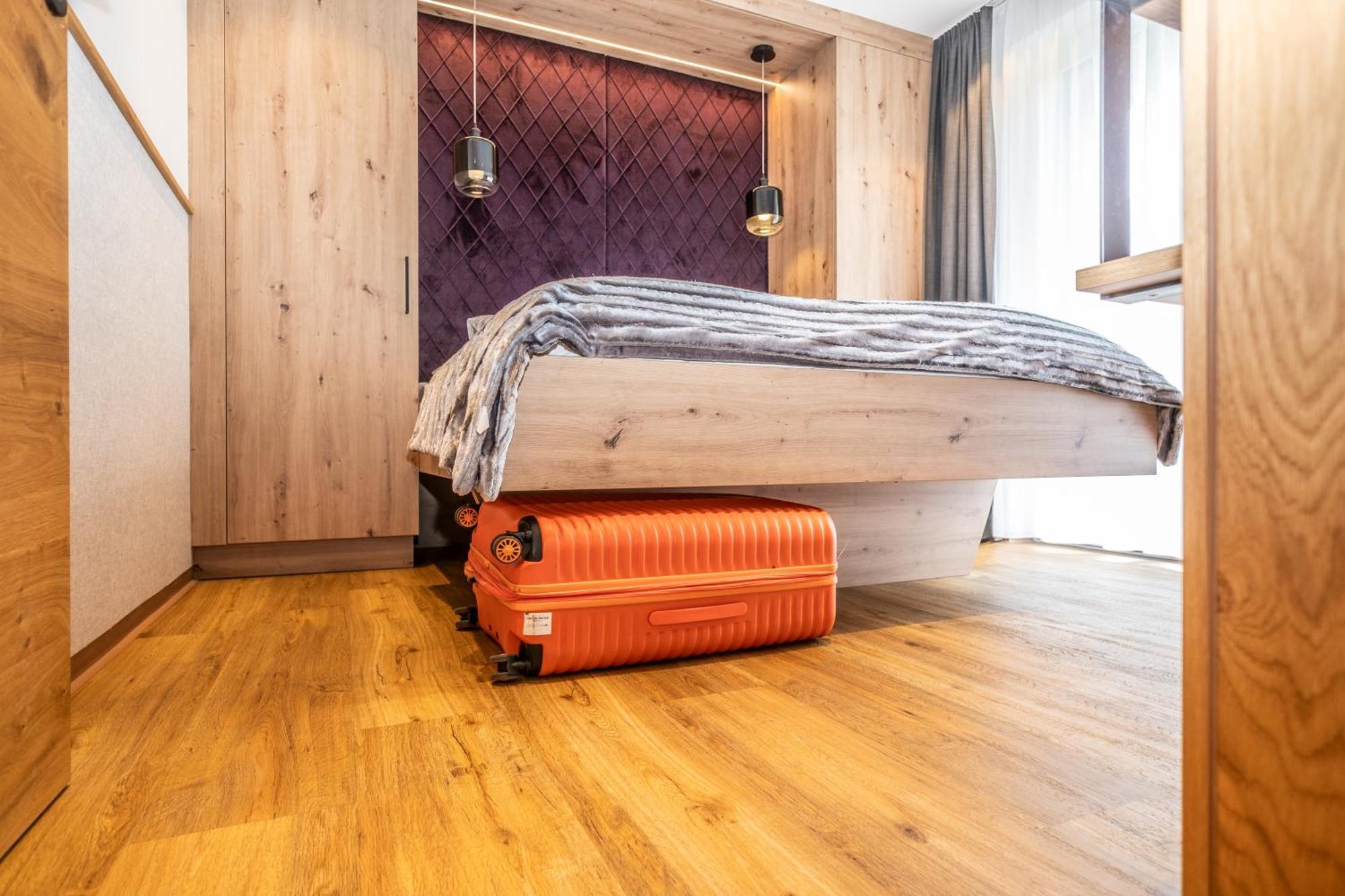 Dorfkrug Kaprun - Luxury Suites & Appartements Luaran gambar