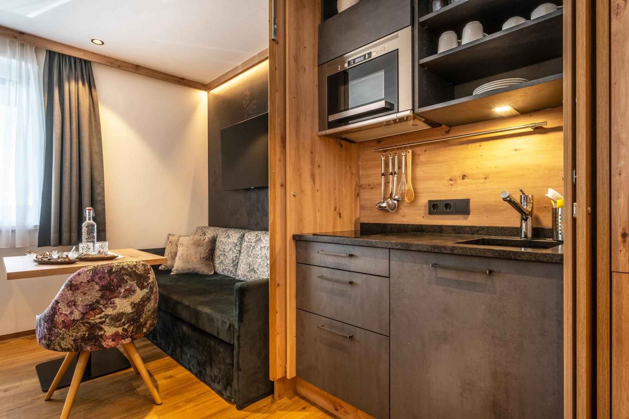 Dorfkrug Kaprun - Luxury Suites & Appartements Luaran gambar