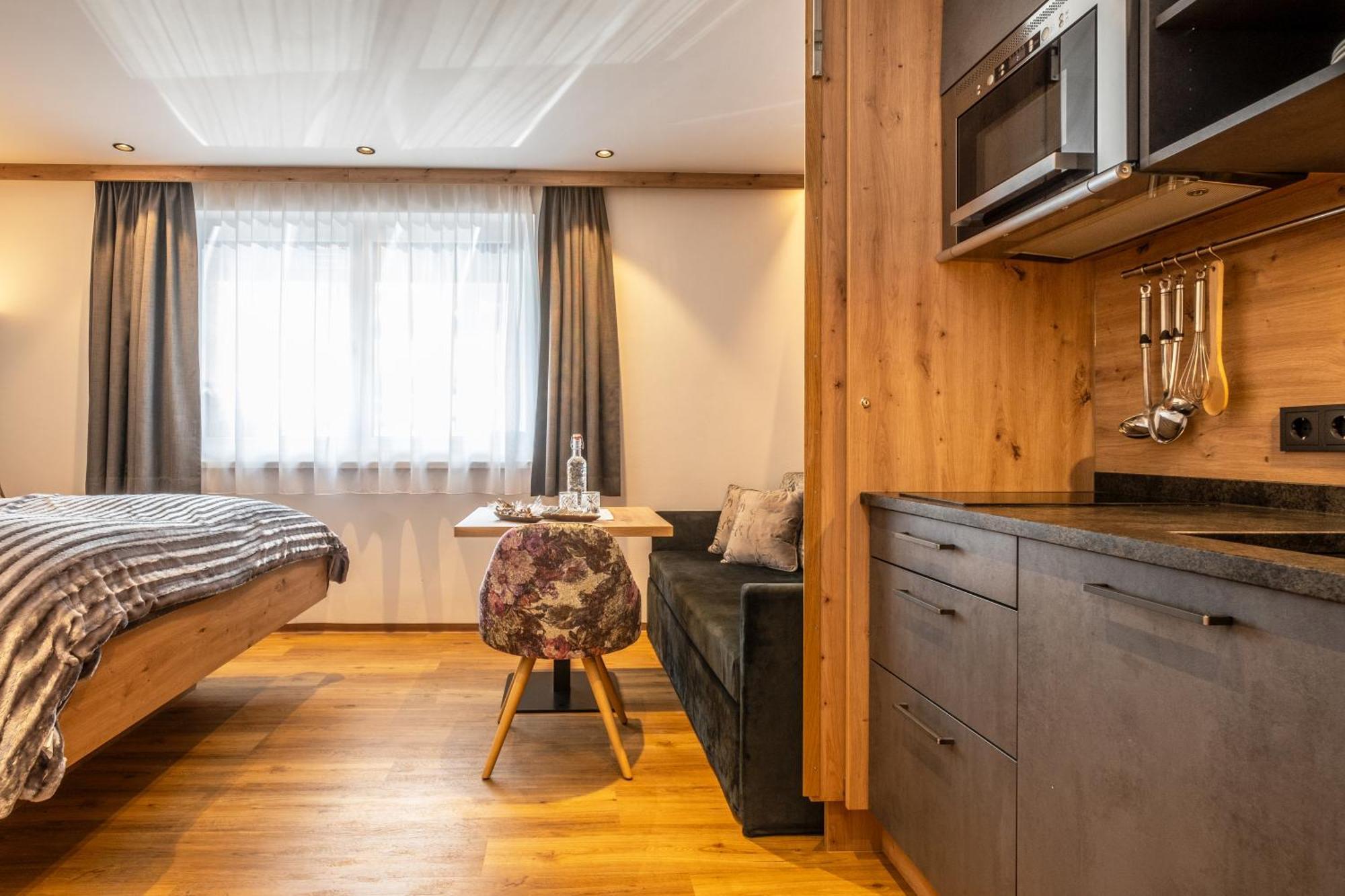 Dorfkrug Kaprun - Luxury Suites & Appartements Luaran gambar